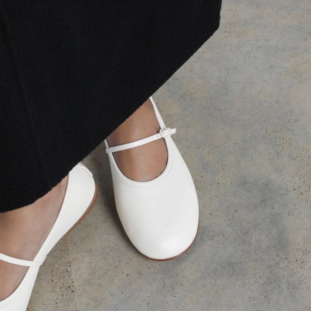 Dear Frances NEW IN BOX Balla Strap flat, Chalk (size 38)